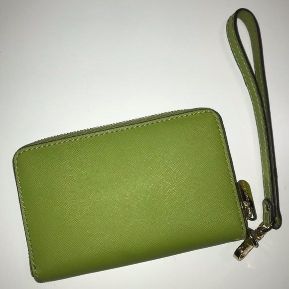Green Michael Kors credit card wristlet - Picture 10 of 11